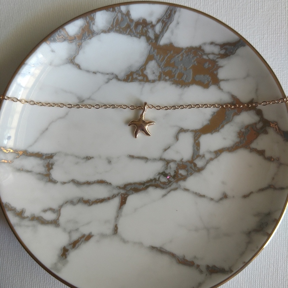 Dainty Gold Starfish Necklace